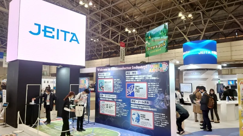 半導体産業で働く未来と可能性を「人生ゲーム」大型展示で提示 JEITA半導体フォーラムブース