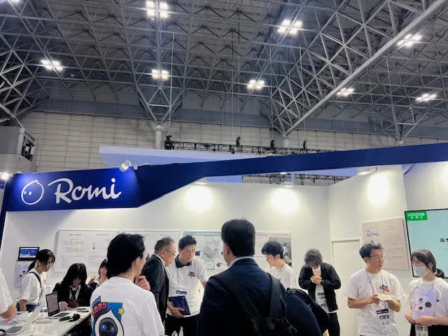 渋谷にある株式会社MIXIのオフィスで生まれた手のひらサイズのコミュニケーションロボットRomi（ロミィ）の新モデルが登場！！