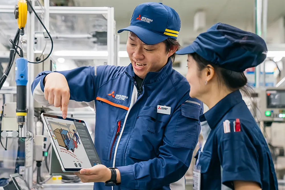三菱電機株式会社、従業員同士の言語の壁を解決する「MelBridgeしゃべり描き翻訳」を展示。