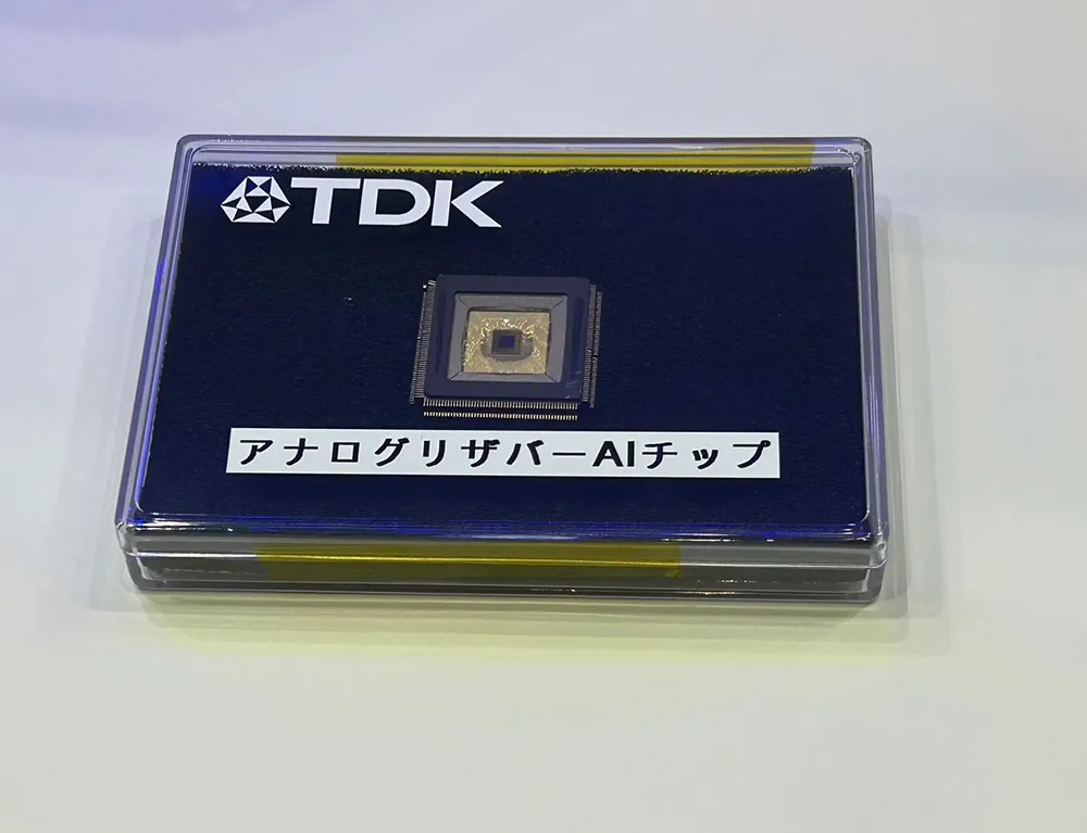 TDK株式会社、アナログ回路を使った最新AIチップを開発。リアルタイム学習をするAIチップを使ったじゃんけんブースも出展。